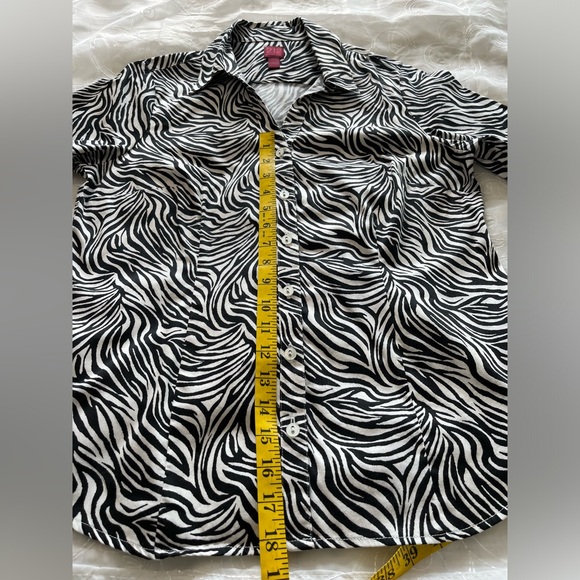 212 Collection Stretch Women’s Medium Black/White Button Down Top - Picture 8 of 14